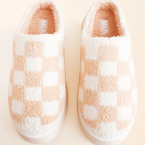 Slippers - Picture 2 of 4